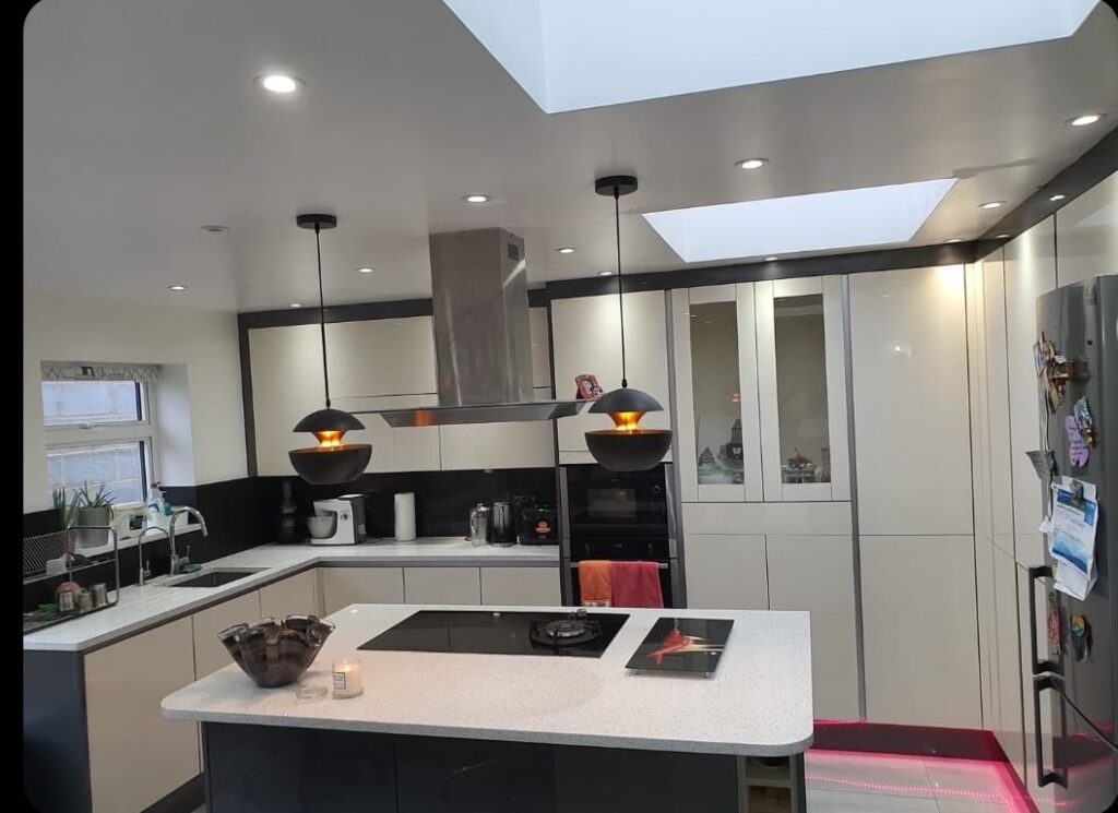 Gloss white kitchen by Python Kitchen