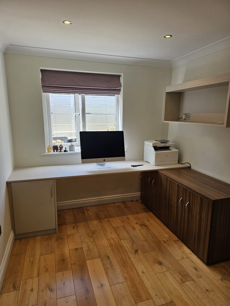 Home office by Python Kitchen